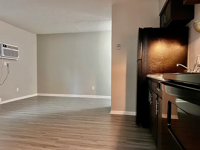 Legends Pointe Apartments — Photo 16
