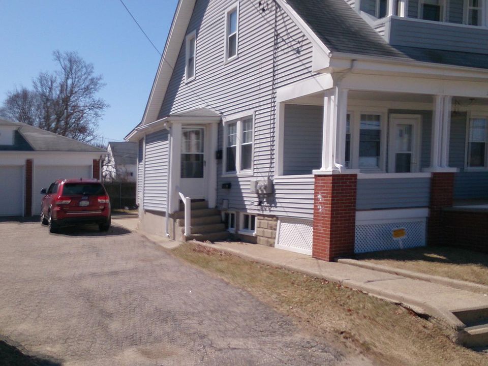 1st image of 255 Farmington Ave #2