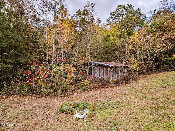 3rd image of 138 Wilcox Ln