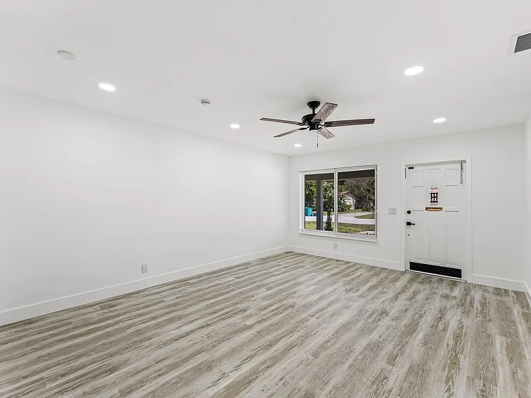 134 SW 14th Ave #A — Photo 3