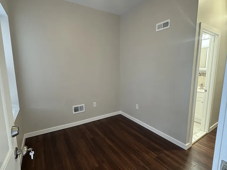 1933 W Huntingdon St #2 — Photo 16