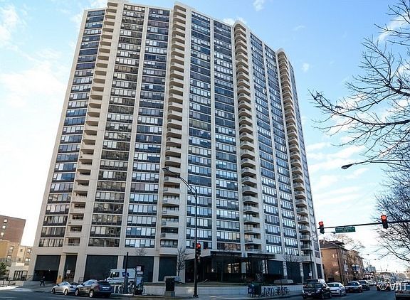 2nd image of 3930 N Pine Grove Ave APT 1806