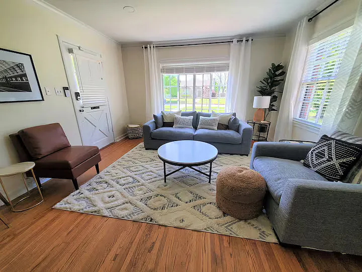 1347 S Sandusky Ave — Photo 3