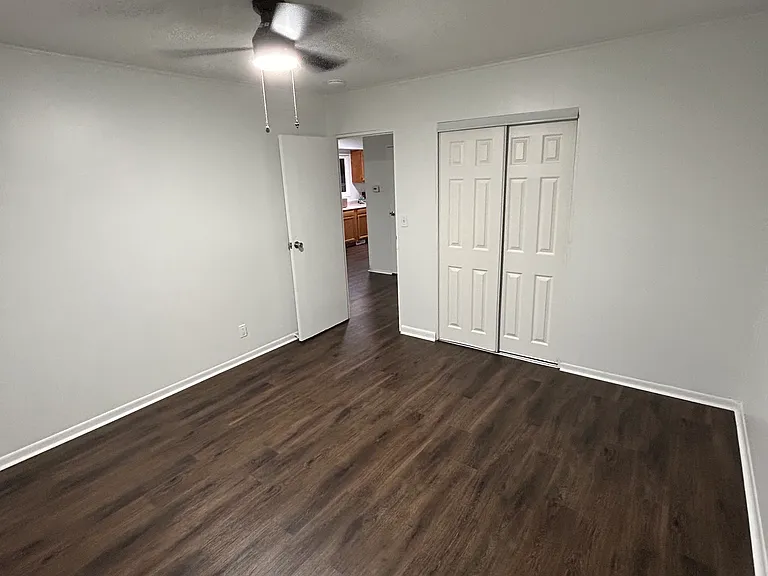 7802 Scott Ln — Photo 9