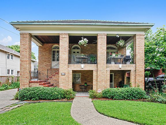 2nd image of 2122 S. Carrollton