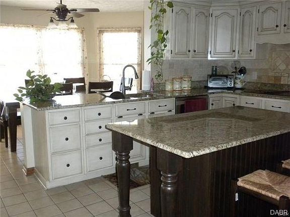 2nd image of 8941 Treeland Ln