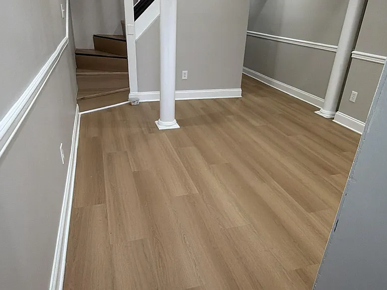 211 N Streeper St — Photo 2