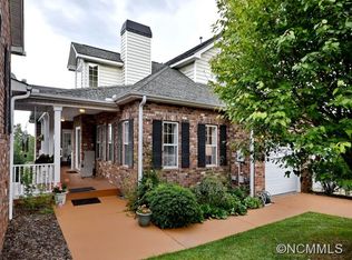 610 Carriage Commons Dr, Hendersonville, NC 28791