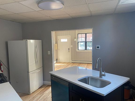 3rd image of 219 N Broadway Tpke