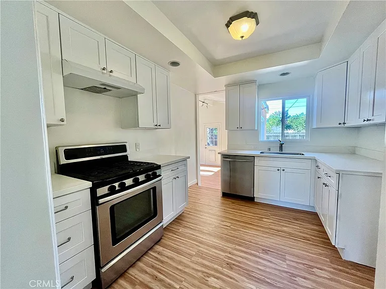 7339 White Oak Ave — Photo 5