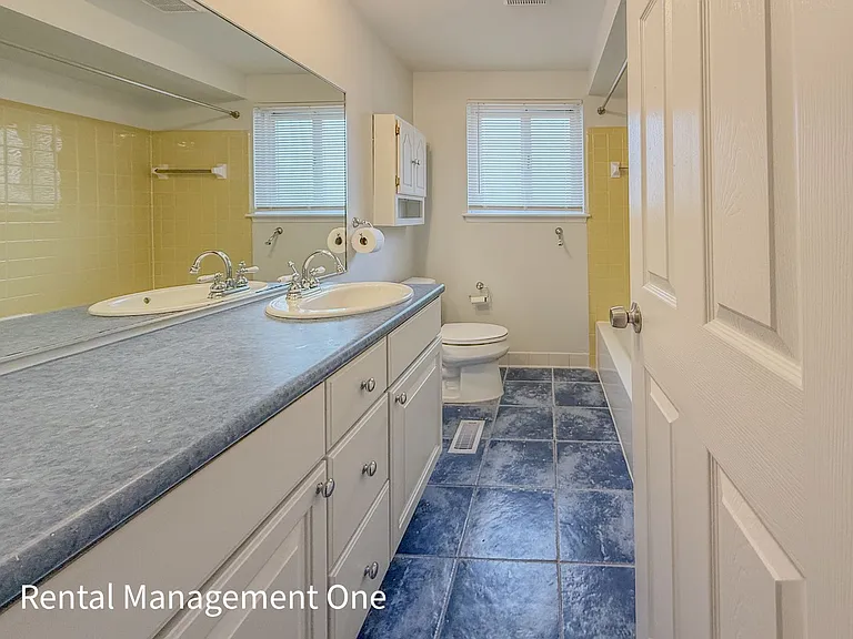 5604 Haymeadow Dr — Photo 11