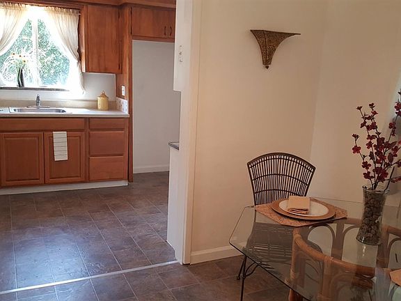4th image of 145 Wells St