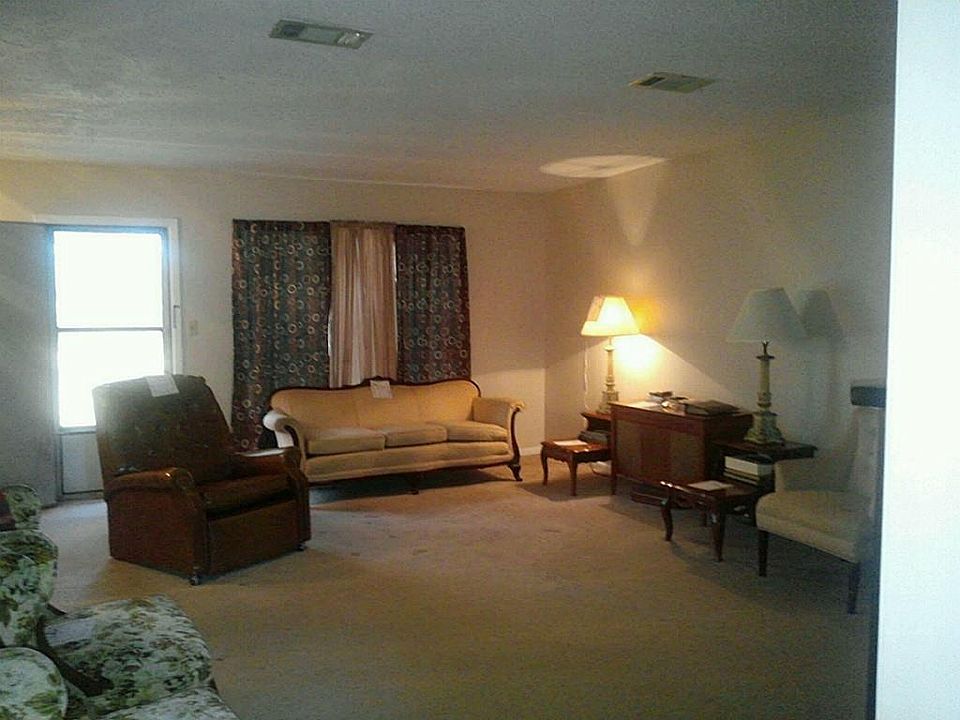 2nd image of 422 Park Hill Dr