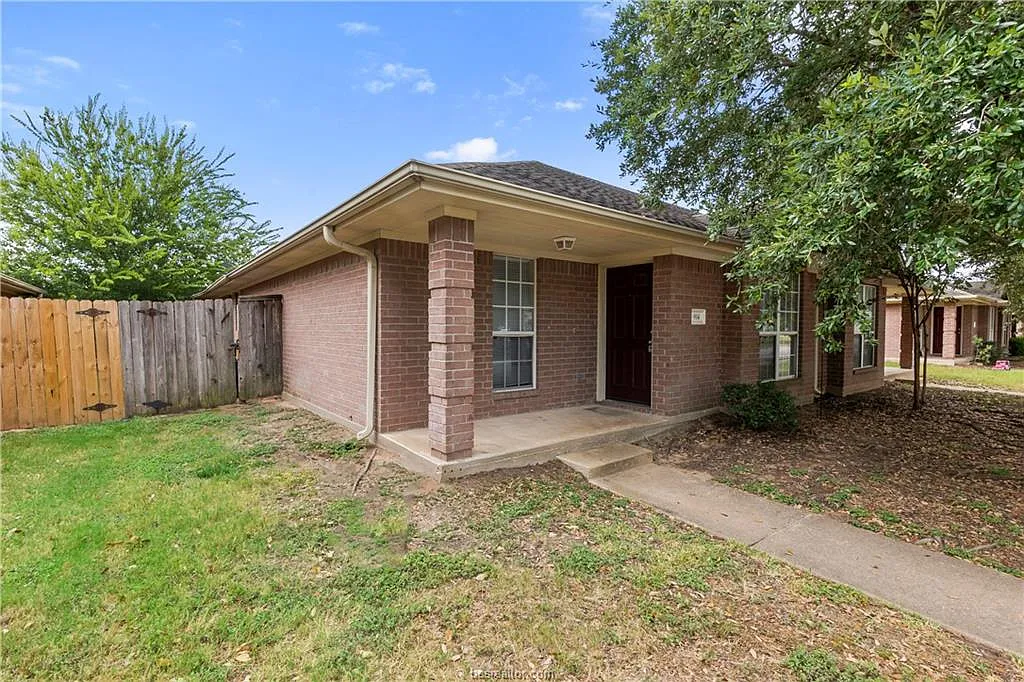 3 bed, 1400 sqft, $1,450 — Photo 2