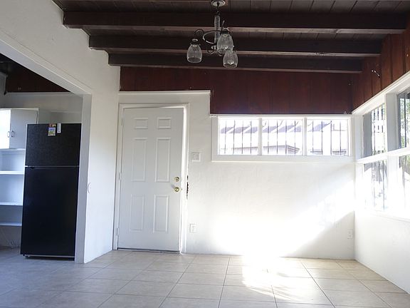4th image of 2537 N Winstel Blvd