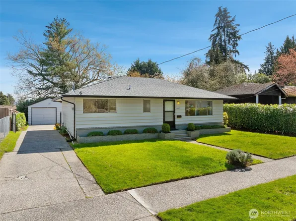 10674 62nd Avenue S, Seattle, WA 98178