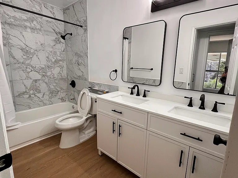 8010 Owensmouth Ave #7 — Photo 21