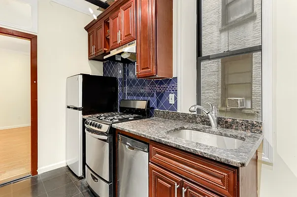 Rented by REZI | media 27