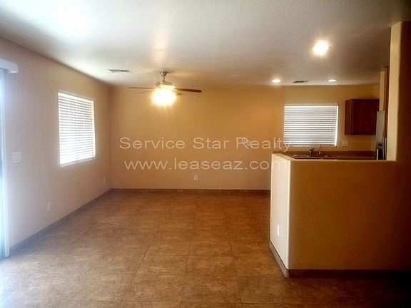 3rd image of 565 E Wolf Hollow Dr