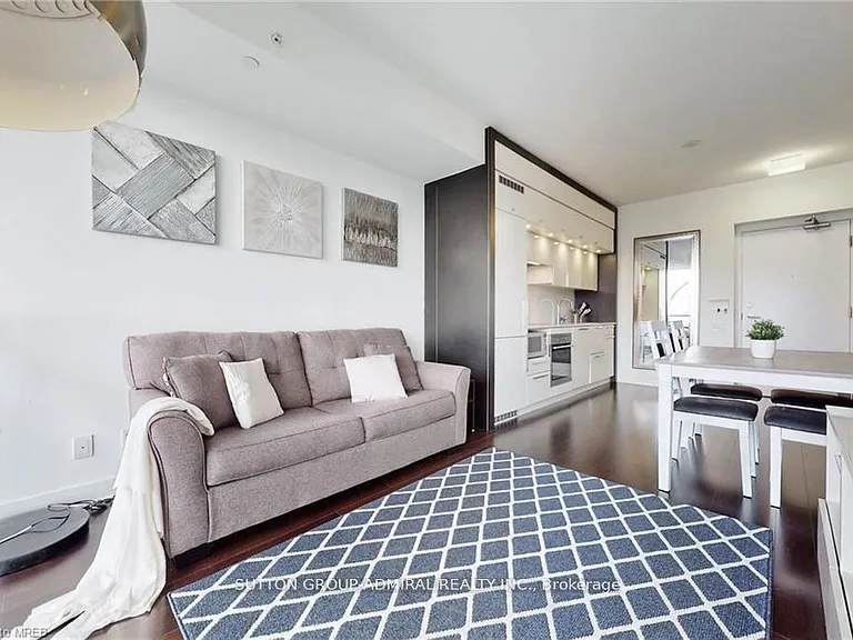 15 Grenville St #3706 — Photo 3