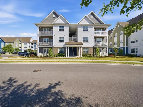 1733 Dromolin Dr #304, Virginia Beach, VA 23456