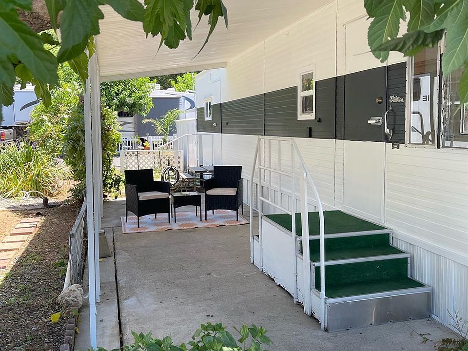 1st image of 701 Oakdale St #16