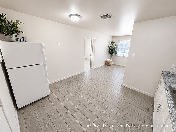 5th image of 2233 E Wood St