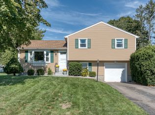 49 Lancaster Rd, Glastonbury, CT 06033