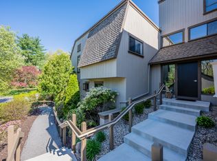 11 Great Meadow Ln #11, Farmington, CT 06032