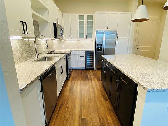 5th image of 3901 W Northwest Hwy #6102