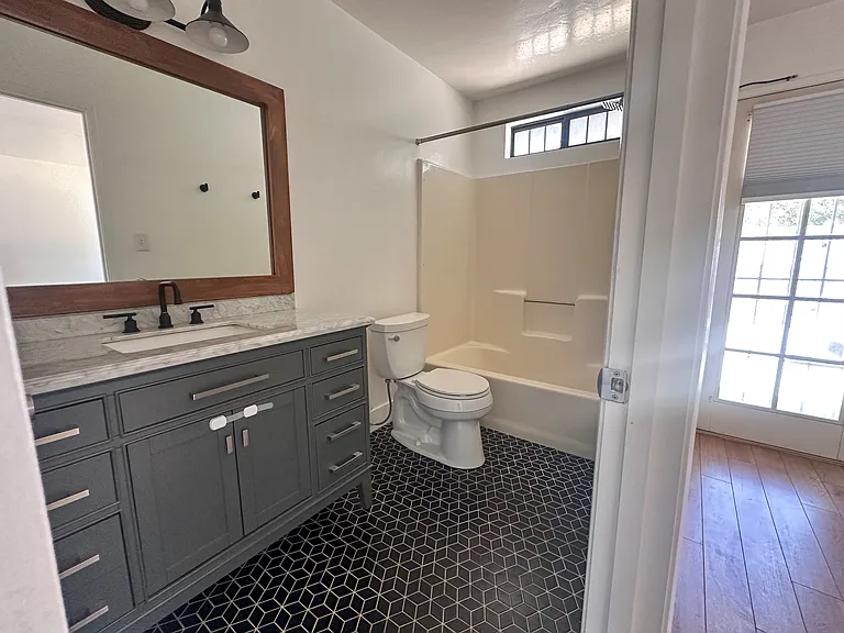 21200 Mission St — Photo 13