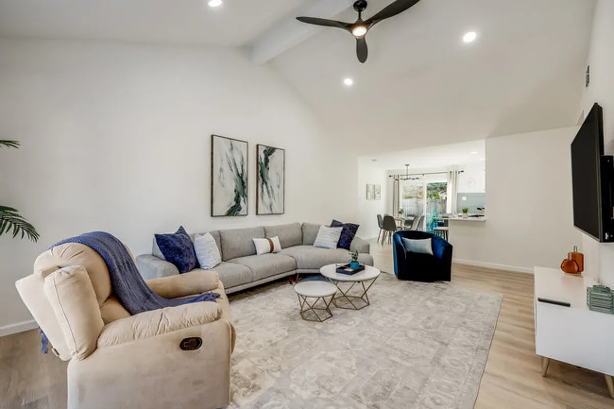 Building Photo - Lavinia Ln