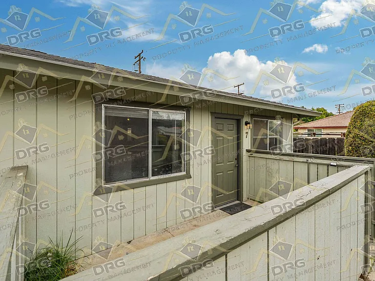 1229 W Roseburg Ave — Photo 2