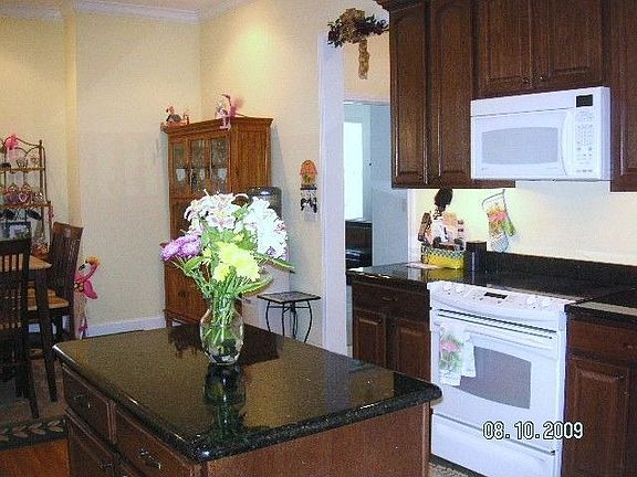 5th image of 2831 Iroquois Ave