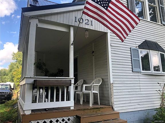 2nd image of 1021 W Buffalo St