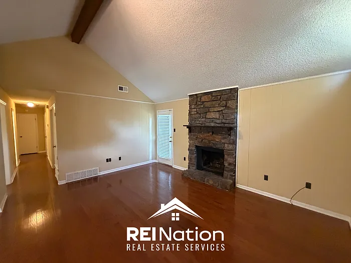 3 bed, 2.0 bath, 1220 sqft, $1,595 — Photo 3