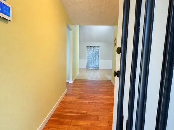 716 Parkway Ct NE, Bremerton, WA 98311
