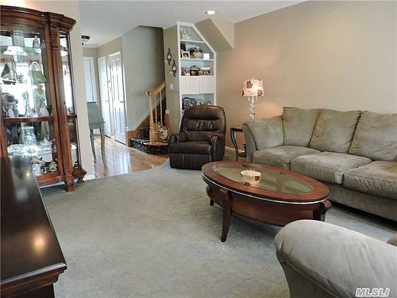 2nd image of 52 Merritt Ave