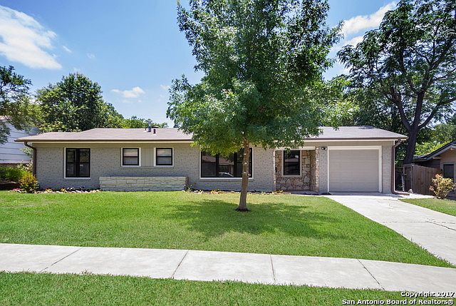 1st image of 134 Waxwood Ln
