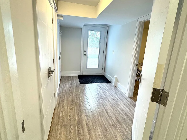 36 Mitre Pl #BASEMENT — Photo 2