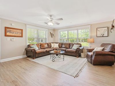 1725 Harvey Mitchell Pkwy S APT 211, College Station, TX, 77840