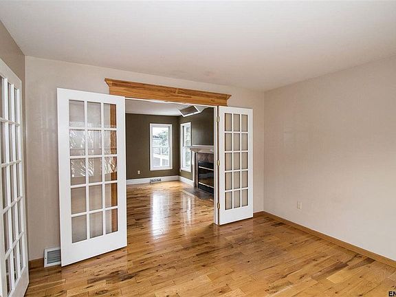 5th image of 14 Hendrik Hudson Way