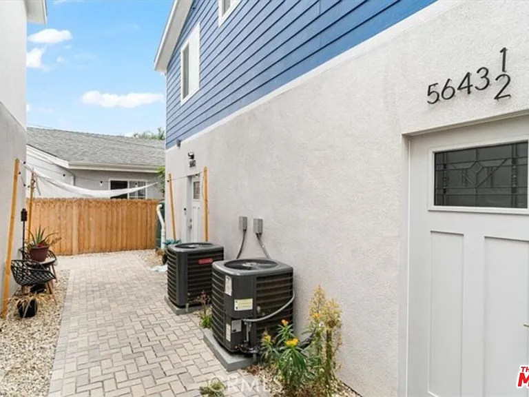 5643 Willowcrest Ave — Photo 16