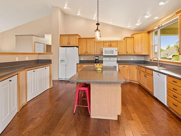 5th image of 1812 Crystal Dr