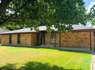 906 Zahara St, Bowie, TX 76230