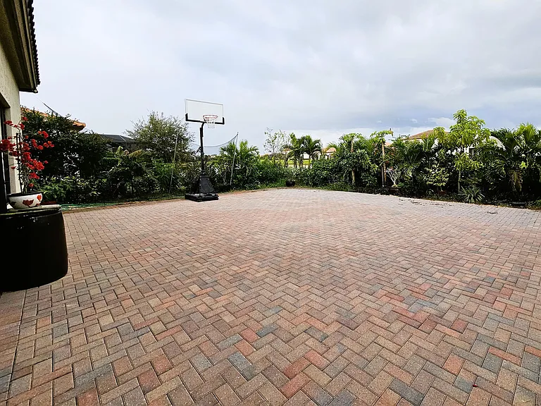 5253 Messina St — Photo 7