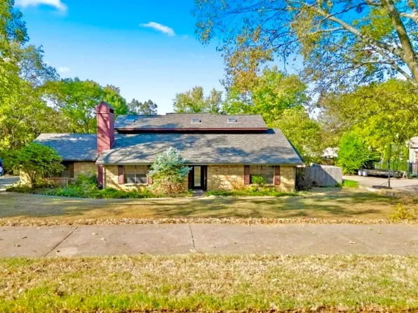 2208 Stonewall Dr, Bartlesville, OK 74006