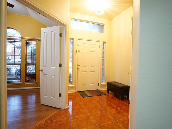 3rd image of 8605 Priest River Dr