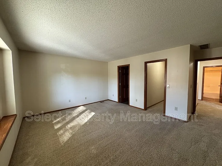 7401 Montclair Dr — Photo 11