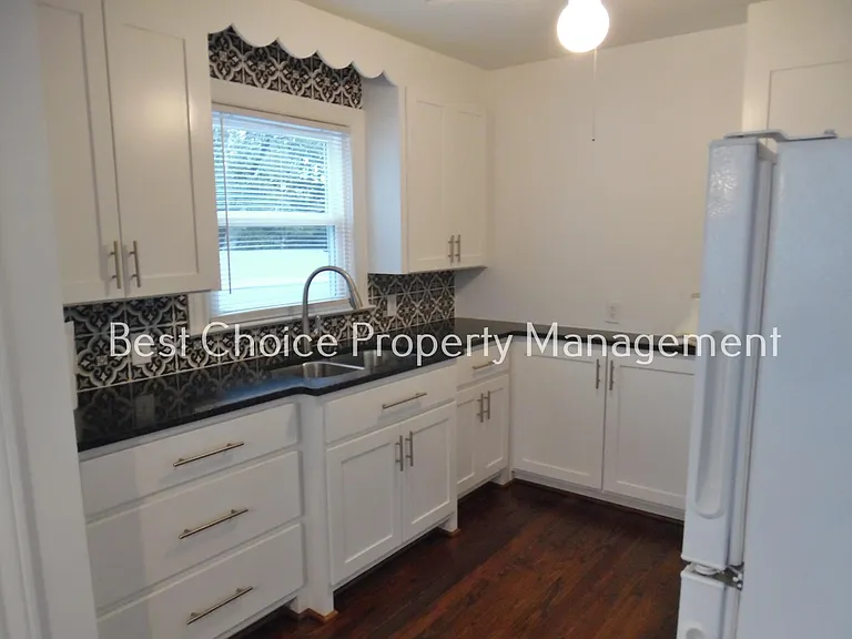 811 S B St — Photo 3